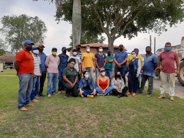 Pat da Mandiocultura: Secretaria de Agricultura realiza mutirão em Cachoeira do Mato