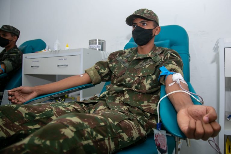 Dia Mundial do Doador de Sangue: Hemoba recebe doação de sangue do grupo do Tiro de Guerra de Itamaraju