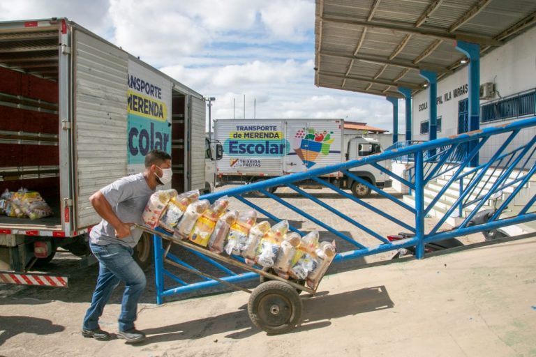 Prefeitura Municipal entrega quase 400 toneladas de alimentos em Kits da Merenda Escolar