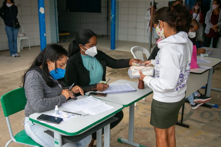 Educação firma parceria com Saúde e escolas são disponibilizadas para vacinação contra Covid-19