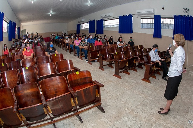 Secretários escolares participam  palestra para capacitação sobre humanização no atendimento