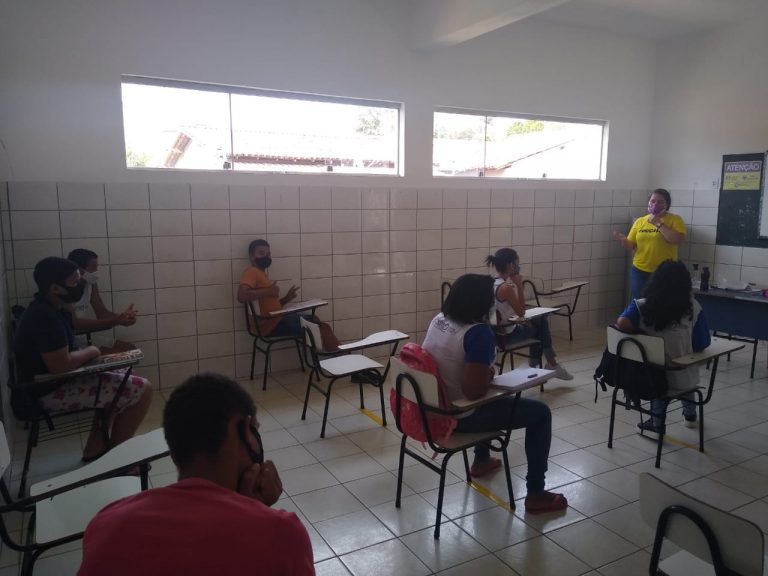 Estudantes do 6° ao 9° ano da Escola Novos Tempos no Jardim Novo retornam aulas presenciais