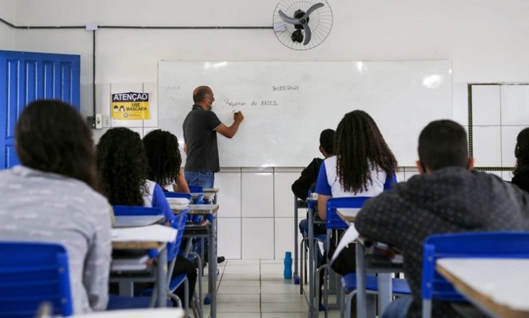 Dia dos Professores: Prefeitura de Teixeira de Freitas homenageia os profissionais da educação