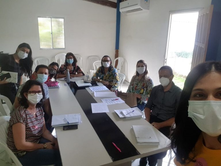 Equipe da educação participa de reunião com representantes do SAEB