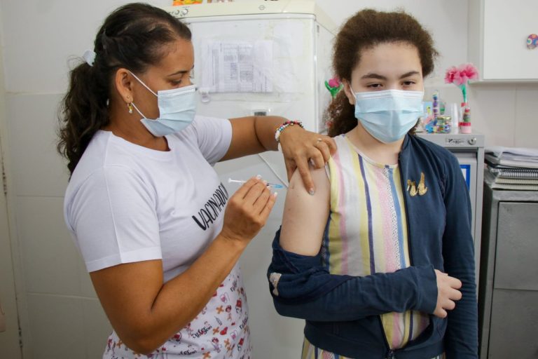 Vacinação contra covid-19 para crianças de 5 a 11 nesta terça; confira local e horário