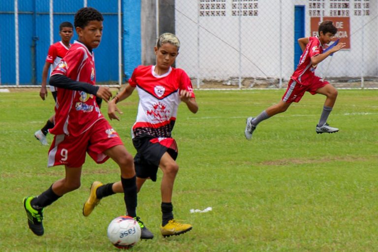 Secretaria de Esporte apoia realização de peneira para o Esporte Clube Vitória que conta com mais de 1000 jovens