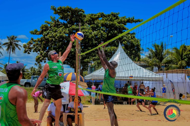 Secretaria de Esporte apoia ida de atletas do vôlei de praia para competição em Porto Seguro