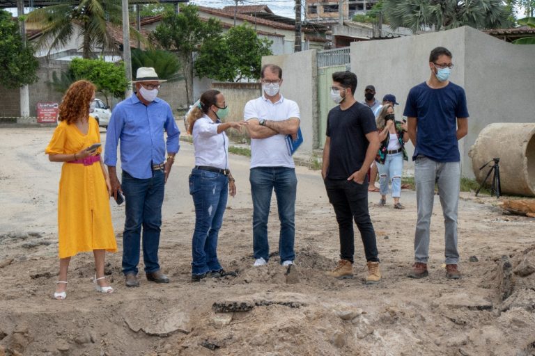 Prefeitura acompanha início de obra de recuperação na Rua Rio Negro