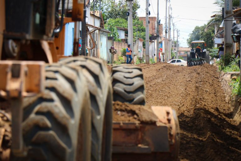 Prefeitura Municipal realiza pavimentação na Avenida Padre Anchieta