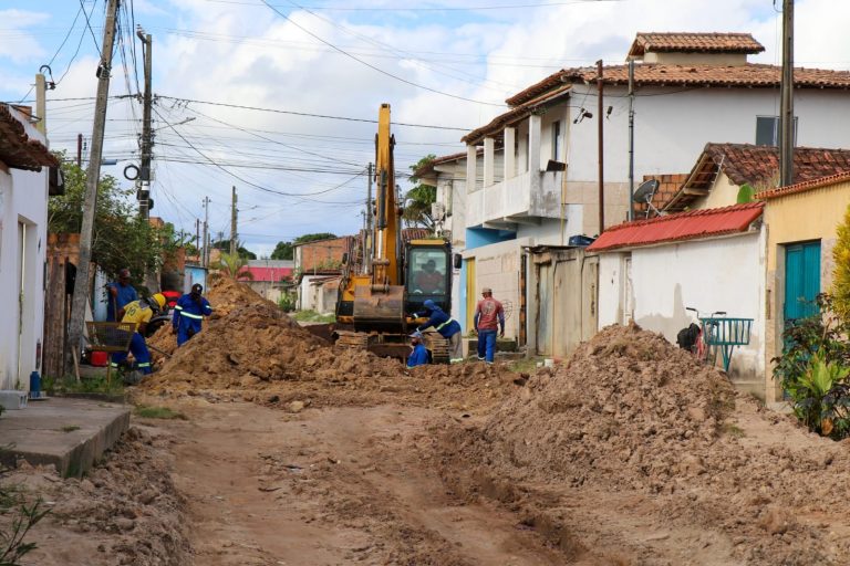 Prefeitura realiza obras de pavimentação na Rua José Félix Correia, no bairro Castelinho