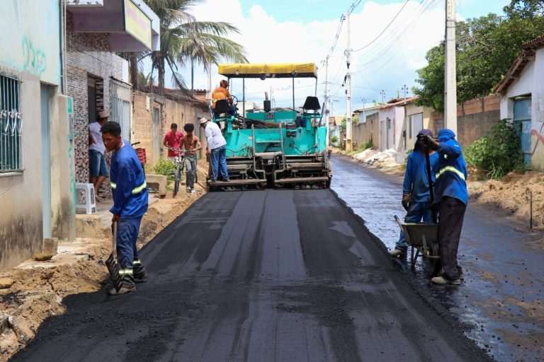 Prefeitura Municipal finaliza pavimentação na Avenida Padre Anchieta