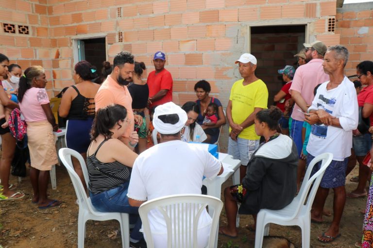 Prefeitura realiza ação com cadastramento, entrega de colchões e objetos, e vacinação contra Covid-19 na comunidade de Padre Aparecido