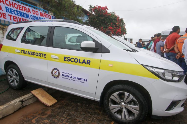 Prefeitura apresenta novos carros para transporte escolar do distrito de Cachoeira do Mato; veja imagens