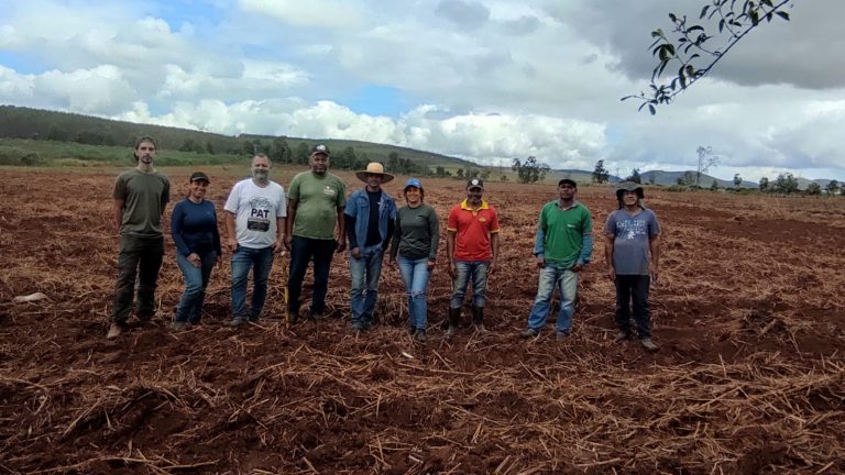 Prefeitura implanta unidade demonstrativa do PAT da mandiocultura na comunidade Fábio Santos