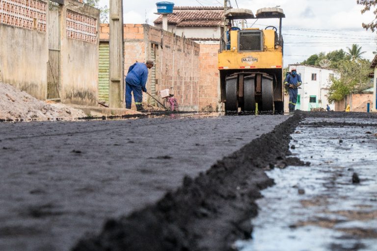 Prefeitura realiza asfaltamento em ruas do Castelinho