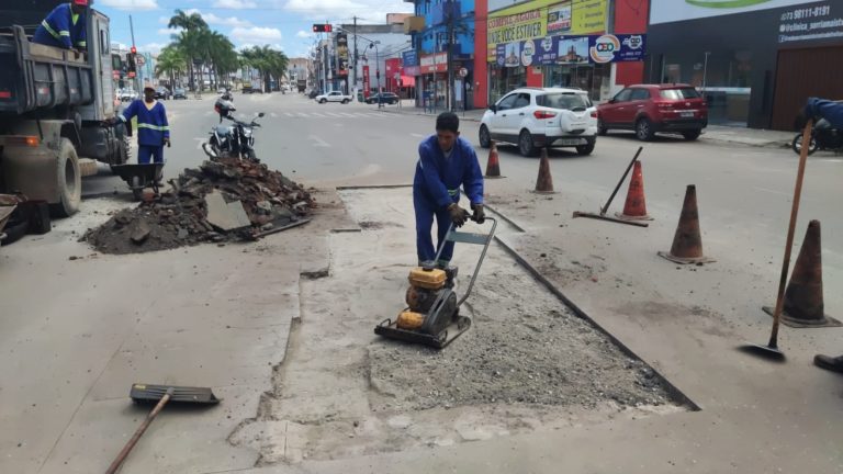 Operação Tapa-Buraco: Prefeitura realiza reparos na pavimentação de Teixeira de Freitas neste fim de semana