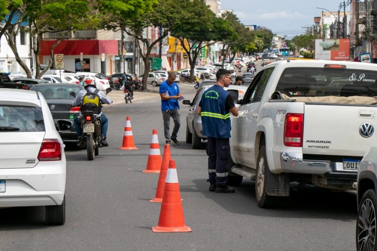 Blitz educativa reúne ações da Semana Nacional de Trânsito e do Dia da Árvore em Teixeira de Freitas