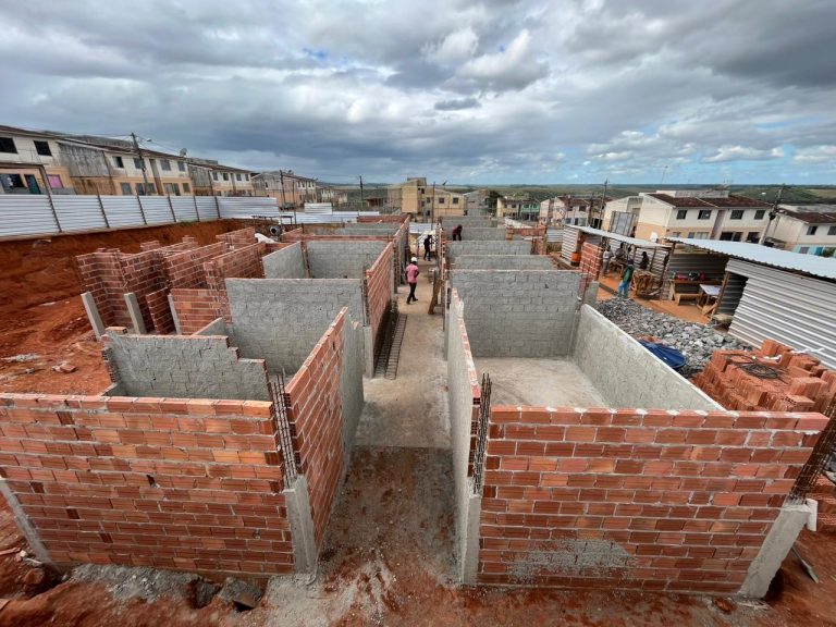 Prefeitura continua com construção da UBS do residencial Santos Guimarães; veja fotos