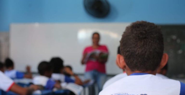 Prefeitura reafirma compromisso com a educação teixeirense