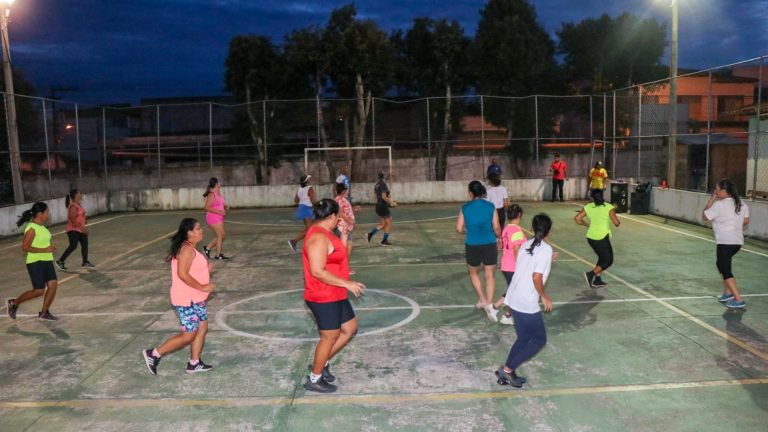 Aula de dança no bairro Santa Rita promove qualidade de vida e hábitos saudáveis; veja fotos