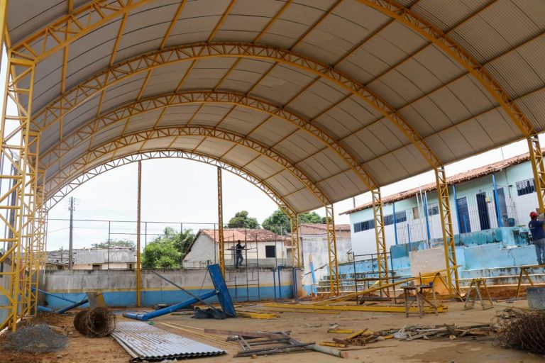 Prefeitura prossegue com obras em escola de comunidade teixeirense