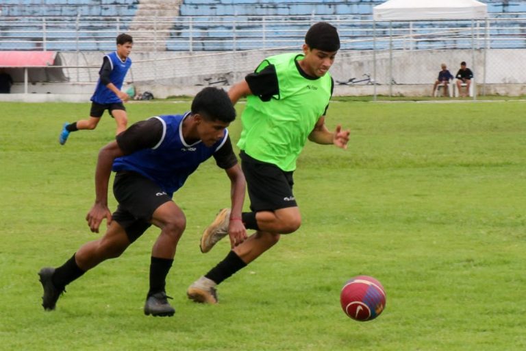 Avaliação de futebol começou nesta sexta (16) no Estádio Municipal de Teixeira de Freitas; saiba como participar