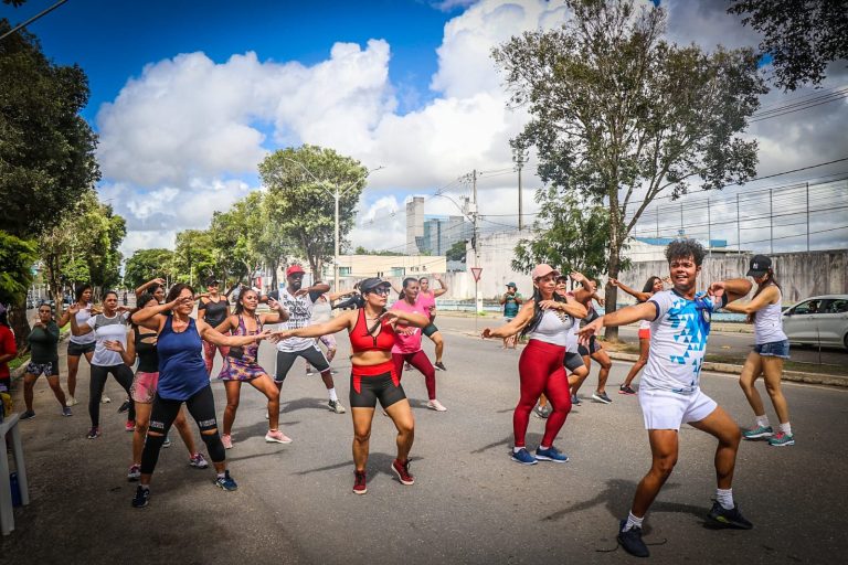 Janeiro Branco: aulão de dança movimenta e conscientiza teixeirenses; veja fotos