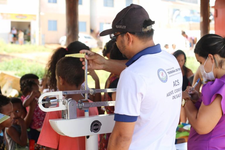 Rede da Atenção Básica promoveu ação para controle de verminoses infantis em residencial teixeirense; veja fotos