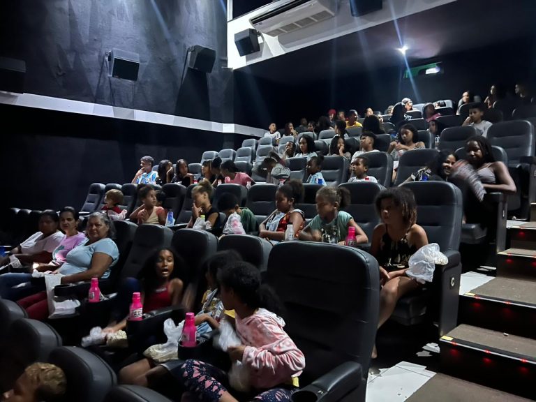 Secretaria de Assistência Social promoveu sessão de cinema com adolescentes do Serviço de Convivência e Fortalecimento de Vínculos dos CRAS