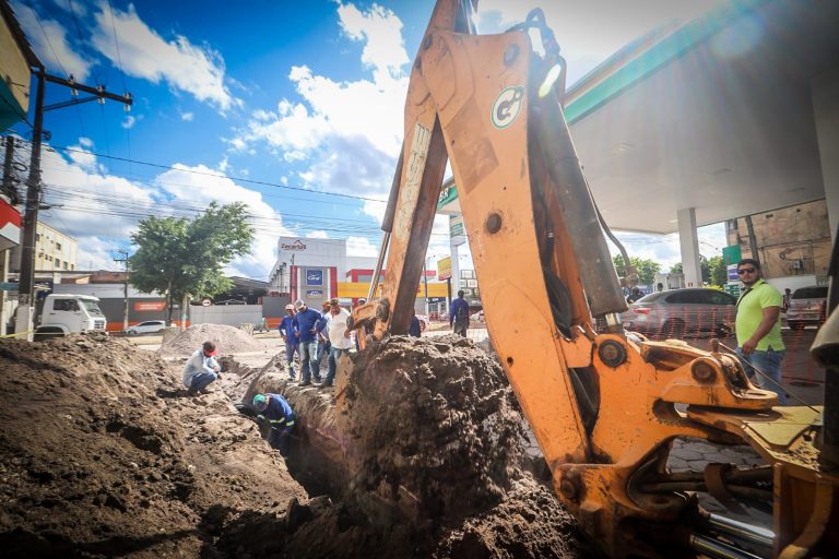 Prefeitura inicia obra no entorno do Shopping Teixeira Mall; veja fotos