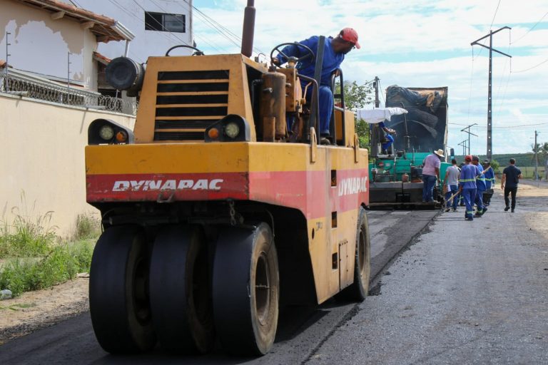 Prefeitura prossegue com pavimentação da Avenida das Galáxias