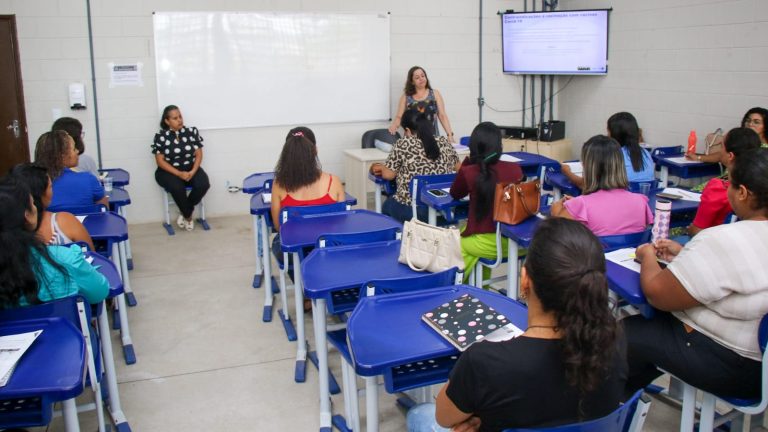 COVID-19: capacitação orienta profissionais da saúde sobre a vacina bivalente em Teixeira de Freitas; entenda