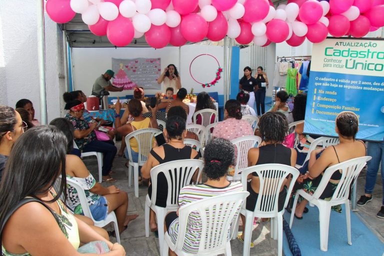 Secretaria de Assistência Social realiza ações comunitárias sobre o Dia Internacional da Mulher nos CRAS de Teixeira de Freitas