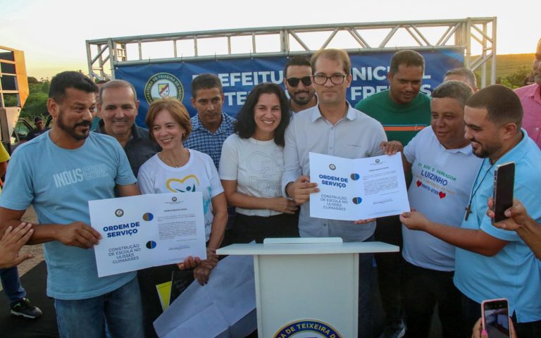 Assinatura de ordem de serviço para construção de escola em Teixeira de Freitas ocorreu nesta quinta (02); saiba mais