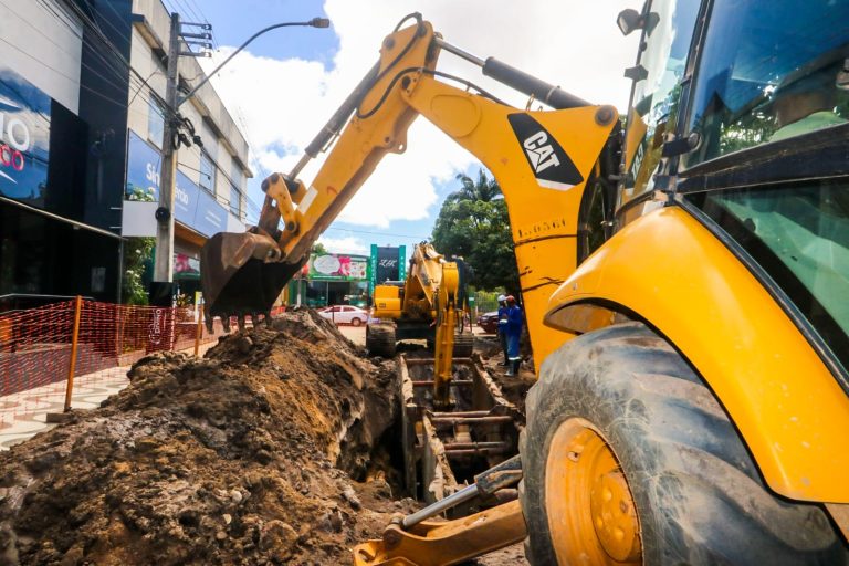 Obras no entorno do Shopping Teixeira Mall avançam