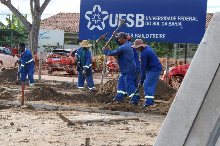 Prefeitura avança com construção da Praça Joana Angélica