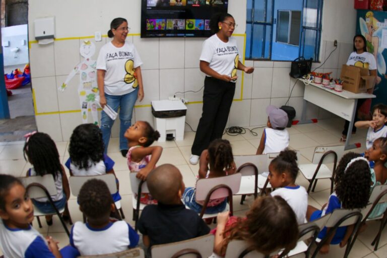 Campanha Faça Bonito conscientiza alunos de escola teixeirense