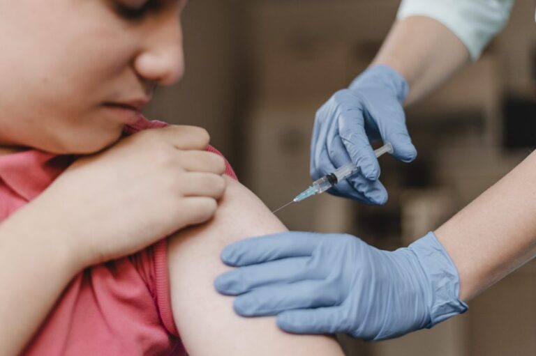 Saiba quais postos de saúde estarão abertos durante o Dia D de vacinação contra a Influenza e atualização de caderneta de vacinação no próximo sábado (20)