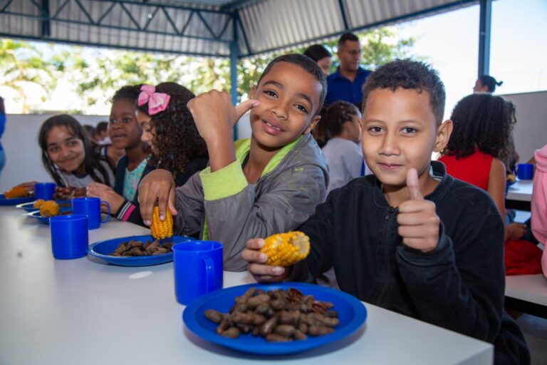 Cardápio junino faz a alegria dos alunos da Escola Municipal Vereador Genivaldo Bispo; veja fotos