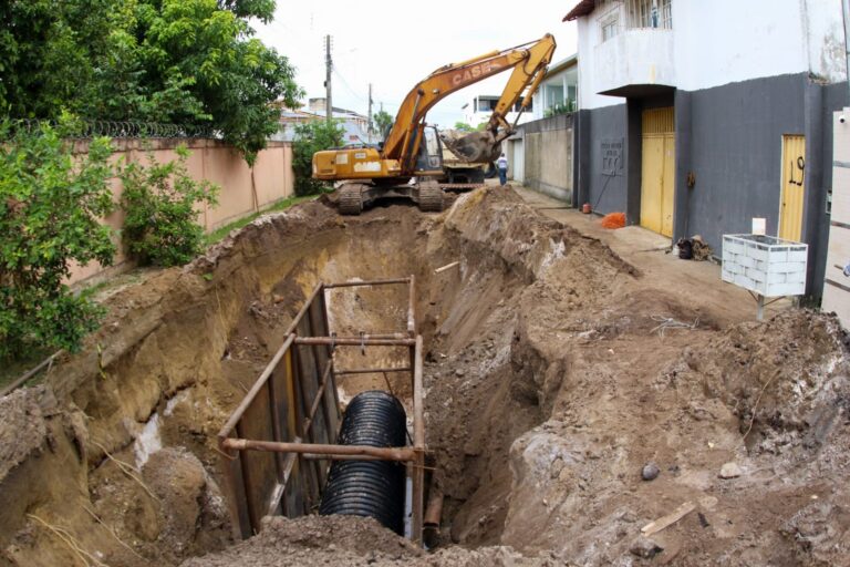 Prefeitura prossegue com serviço de drenagem do bairro Kaikan; veja fotos