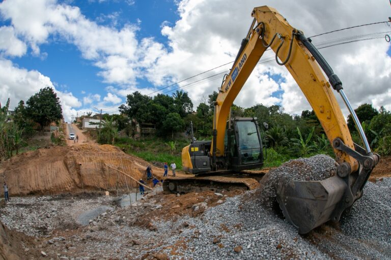 Prefeitura avança com obras na rua México