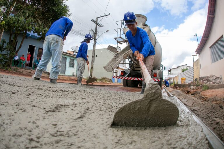 Prefeitura inicia pavimentação em rua do São Lourenço