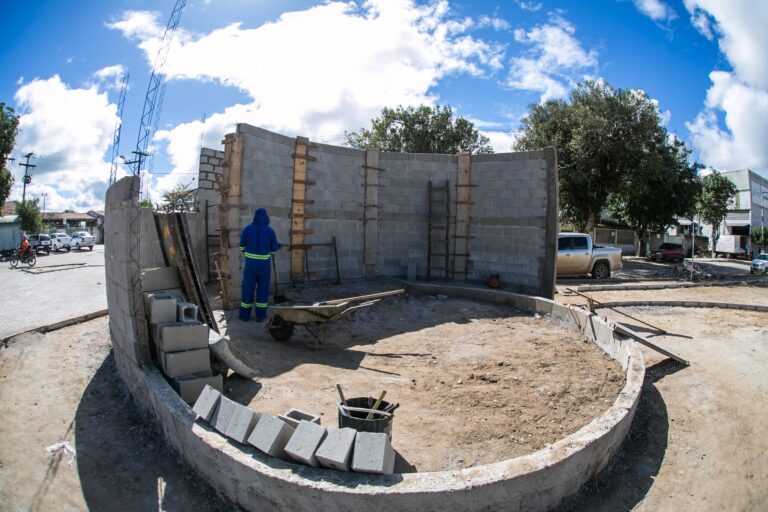 Construção da Praça Joana Angélica avança; veja fotos