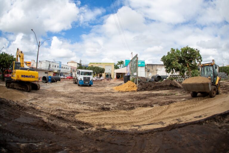 Obras no entorno do Shopping Teixeira Mall avançam em ruas do bairro Alagoas; veja fotos