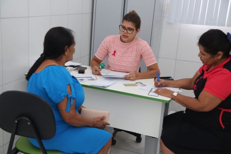 Outubro Rosa é marcado por ações em postos de saúde de Teixeira de Freitas; mais de 1.800 atendimentos foram realizados