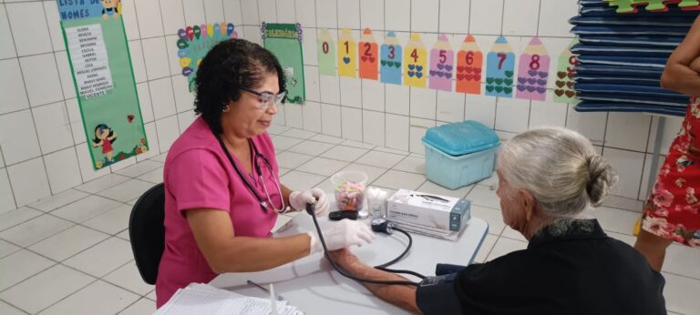 Prefeitura fortalece vínculo entre saúde e comunidade em Hiperdia na Creche Brás Pereira do Nascimento