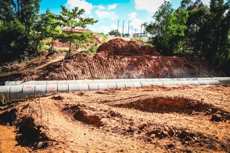 Prefeitura prossegue com obra de macrodrenagem na Avenida das Galáxias