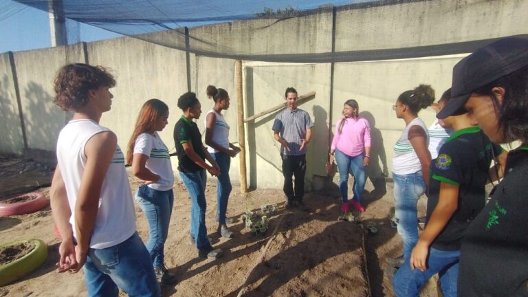 Prefeitura mobiliza comunidade para realizar iniciativas socioambientais em hortas orgânicas