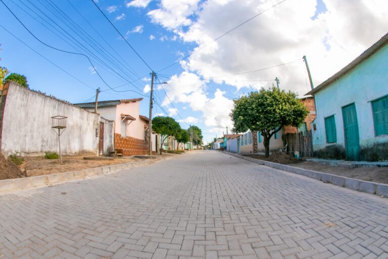 Cuidando das comunidades: Prefeitura avança com pavimentação no Duque de Caxias