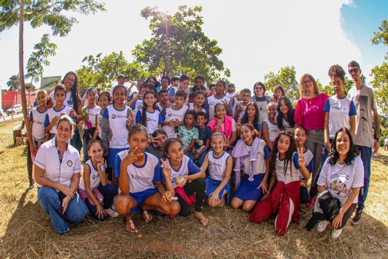 Plantio de mudas nativas no Parque Municipal de Biquinha ocorreu nesta terça (11)